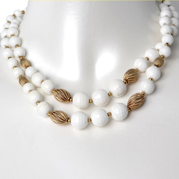 Vintage LISNER White & Gold-Tone Double Strand Faceted Bead Necklace Signed - Picture 4 of 8